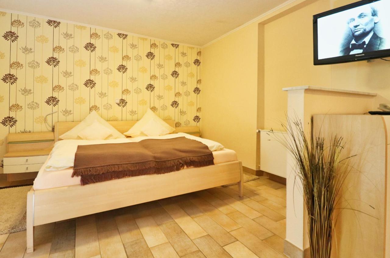 Hotel Maurer Saarwellingen Экстерьер фото